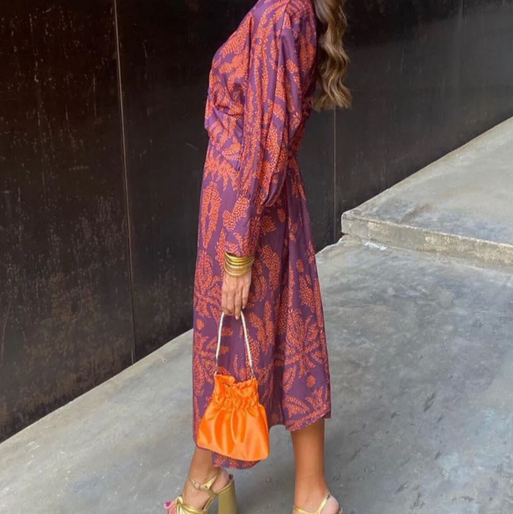 Bella Stride| Elegant dress with vintage print and V-neck and long sleeves